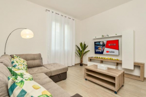 LA SPEZIA - New Home With Netflix & Free Parking, La Spezia